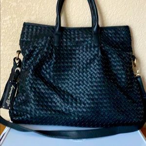Black travel tote